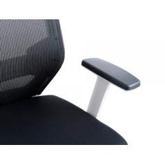 Silla rocada de oficina con brazos regulables y respaldo malla negro tapizada en tela ignifuga negro color blanco - Imagen 1