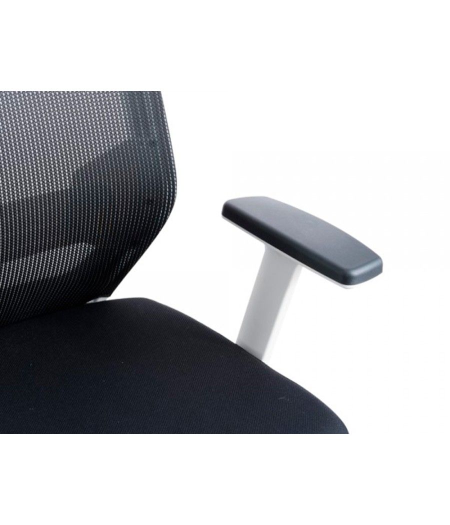 Silla rocada de oficina con brazos regulables y respaldo malla negro tapizada en tela ignifuga negro color blanco - Imagen 1