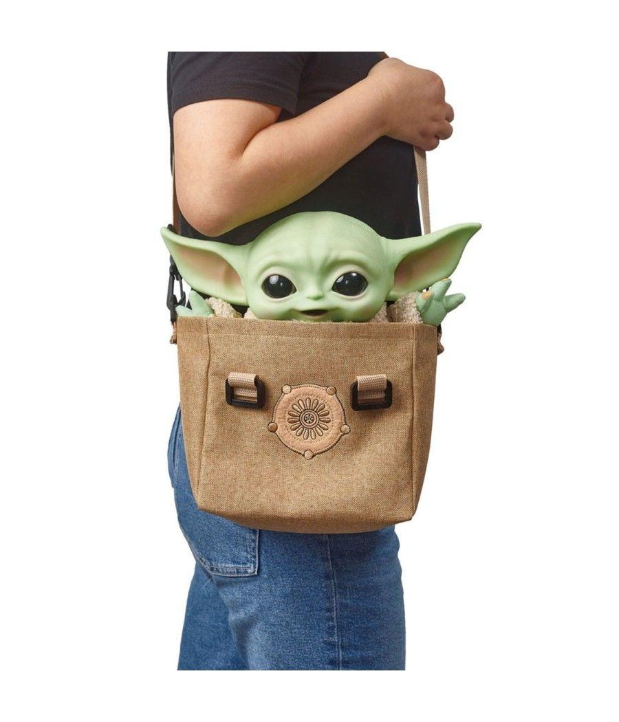 Peluche electronico con bandolera mattel star wars the mandalorian the child baby yoda 28 cm - Imagen 2