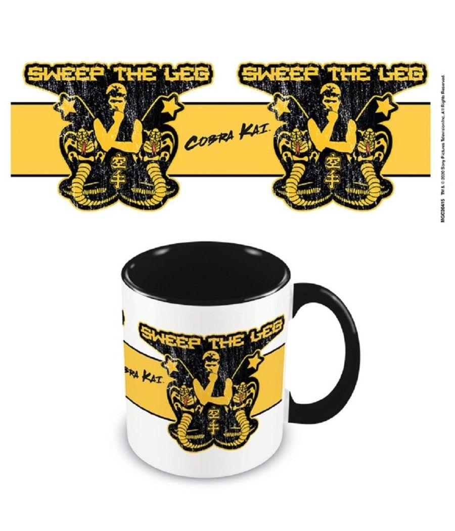 Taza pyramid karate kid cobra kai sweep the leg negro - Imagen 1