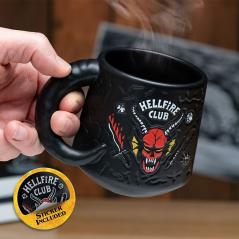 Taza con relieve paladone stranger things hellfire club