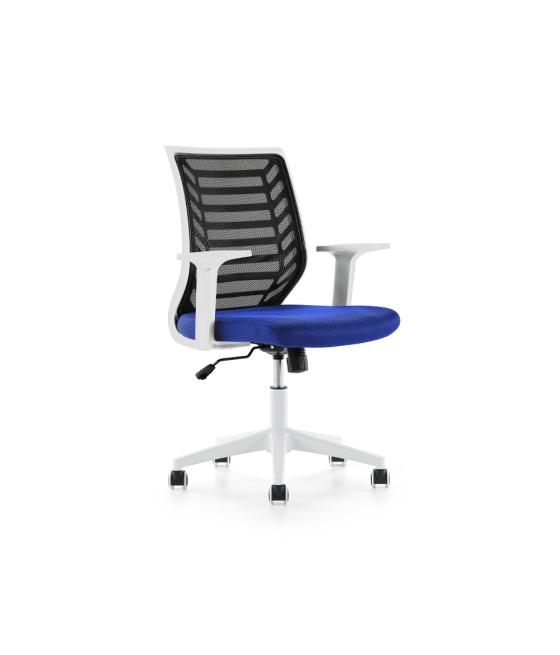 Silla rocada de oficina brazos regulables estructura blanca respaldo malla y asiento tela ignifuga azul