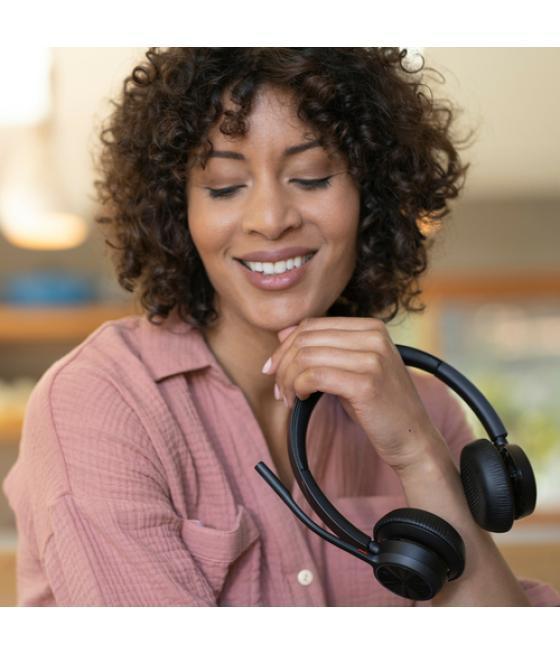 POLY Auriculares Voyager 4320 UC estéreo USB-A + adaptador BT700 USB-A + base de carga