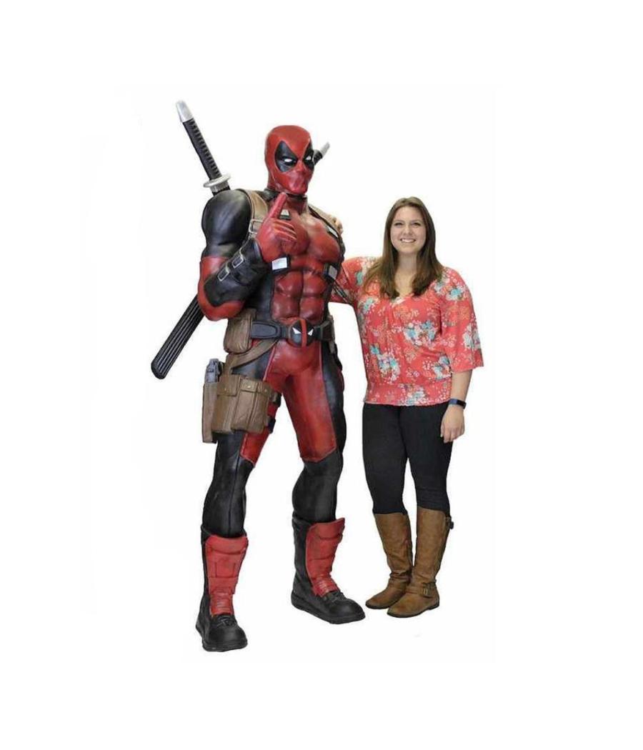 Figura neca marvel deadpool tamaño real